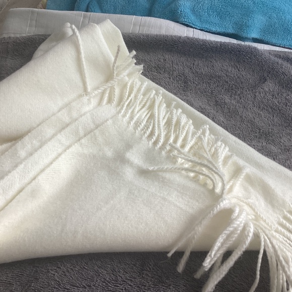 SINÉQUANONE PARIS CASHMERE VISCOSE SILK LARGE FRINGED OFF WHITE CREAM SCARF/WRAP - Picture 5 of 11
